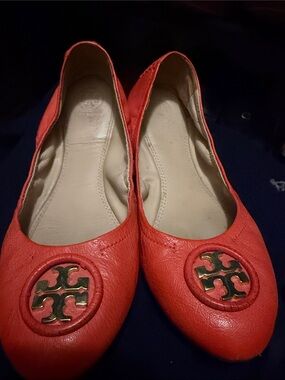 Tory Burch Coral Leather Logo Round-Toe Flats